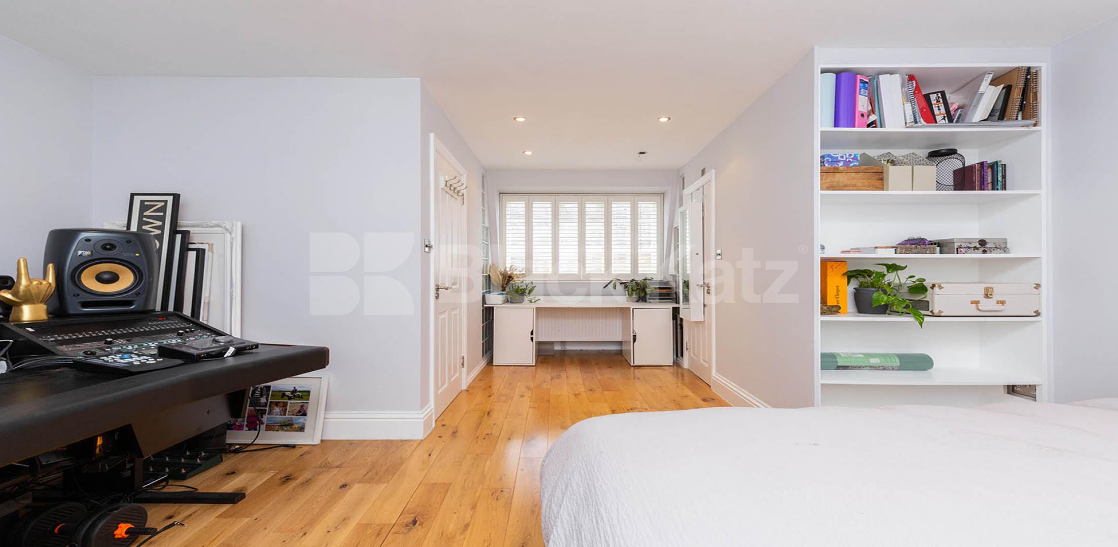 Stunning 3 bed 2 bath by Regents Park and Camden  Jamestown Road, Camden